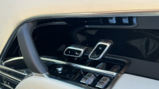 Land Rover Range Rover 3.0 D300 SE 4dr Auto Diesel Estate